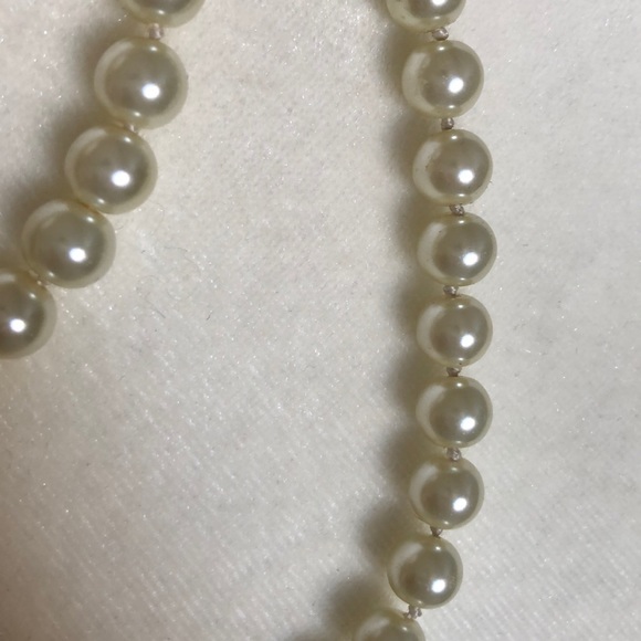 29.5” Pearls on Silk Knotted Cord - Picture 5 of 6